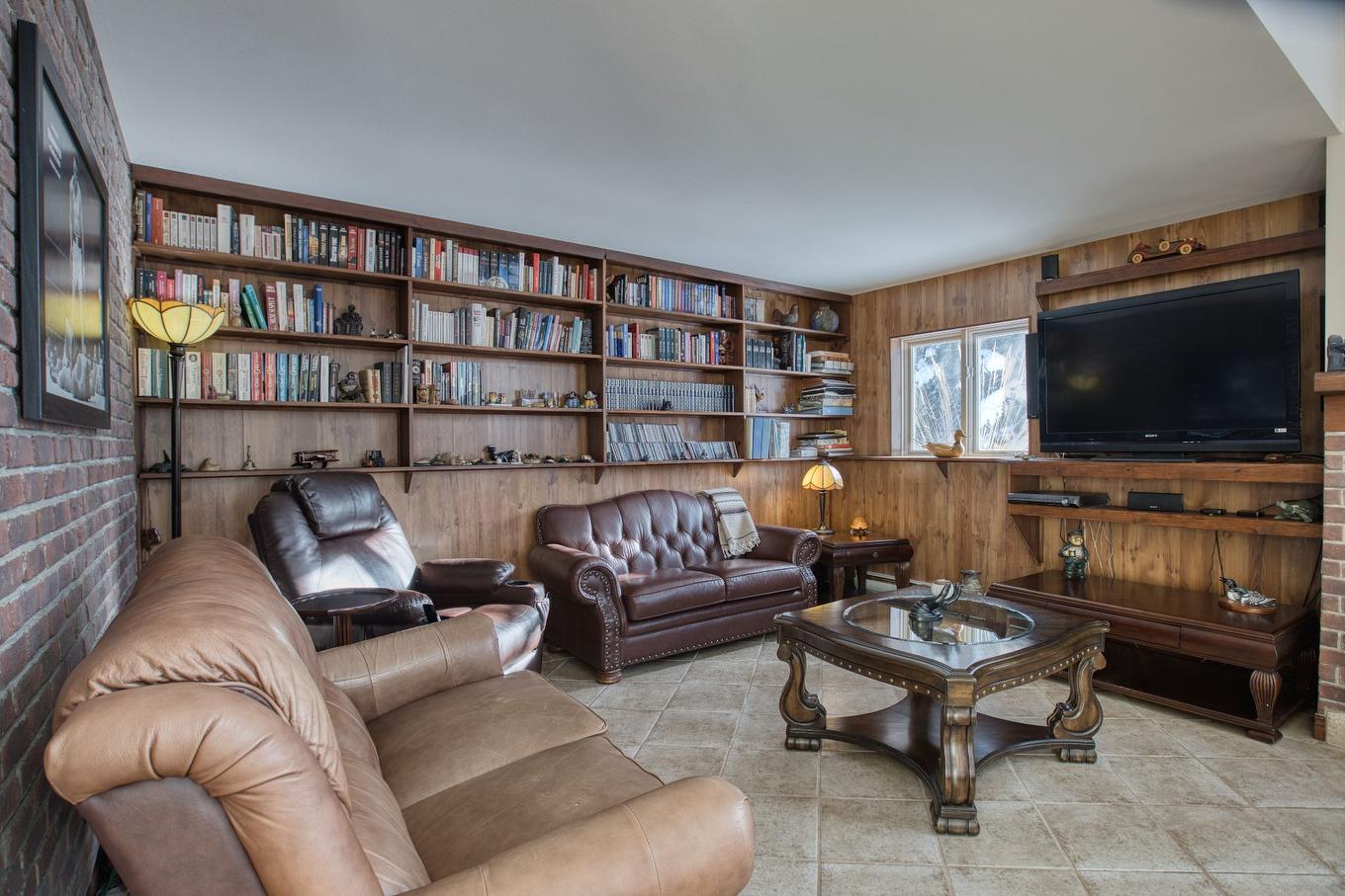 Salon - 511 Rue Des Sous-Bois, Sainte-Agathe-Des-Monts, QC - Indoor Photo Showing Living Room
