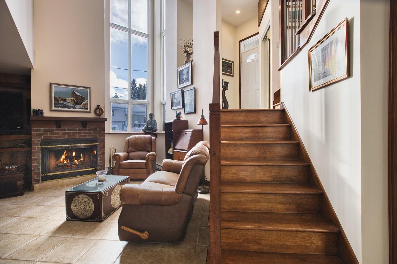 Intérieur - 511 Rue Des Sous-Bois, Sainte-Agathe-Des-Monts, QC - Indoor Photo Showing Other Room With Fireplace