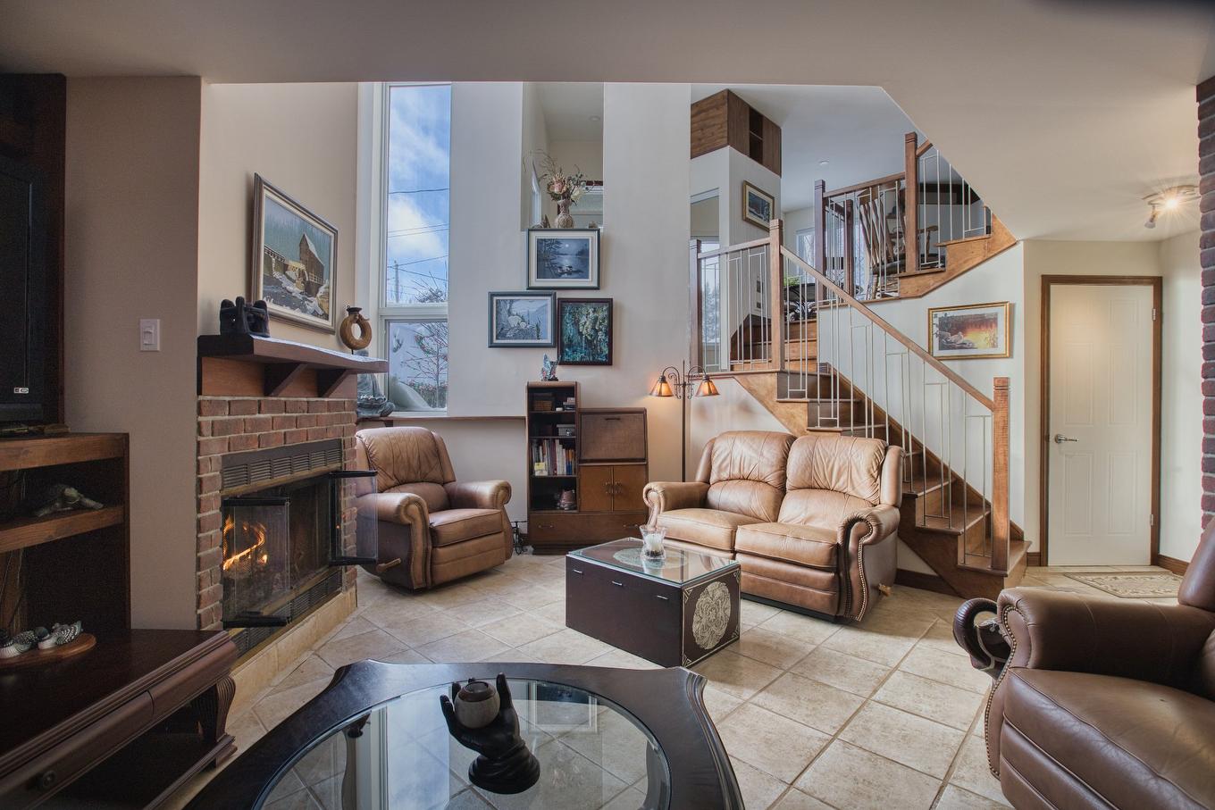 Intérieur - 511 Rue Des Sous-Bois, Sainte-Agathe-Des-Monts, QC - Indoor Photo Showing Living Room With Fireplace