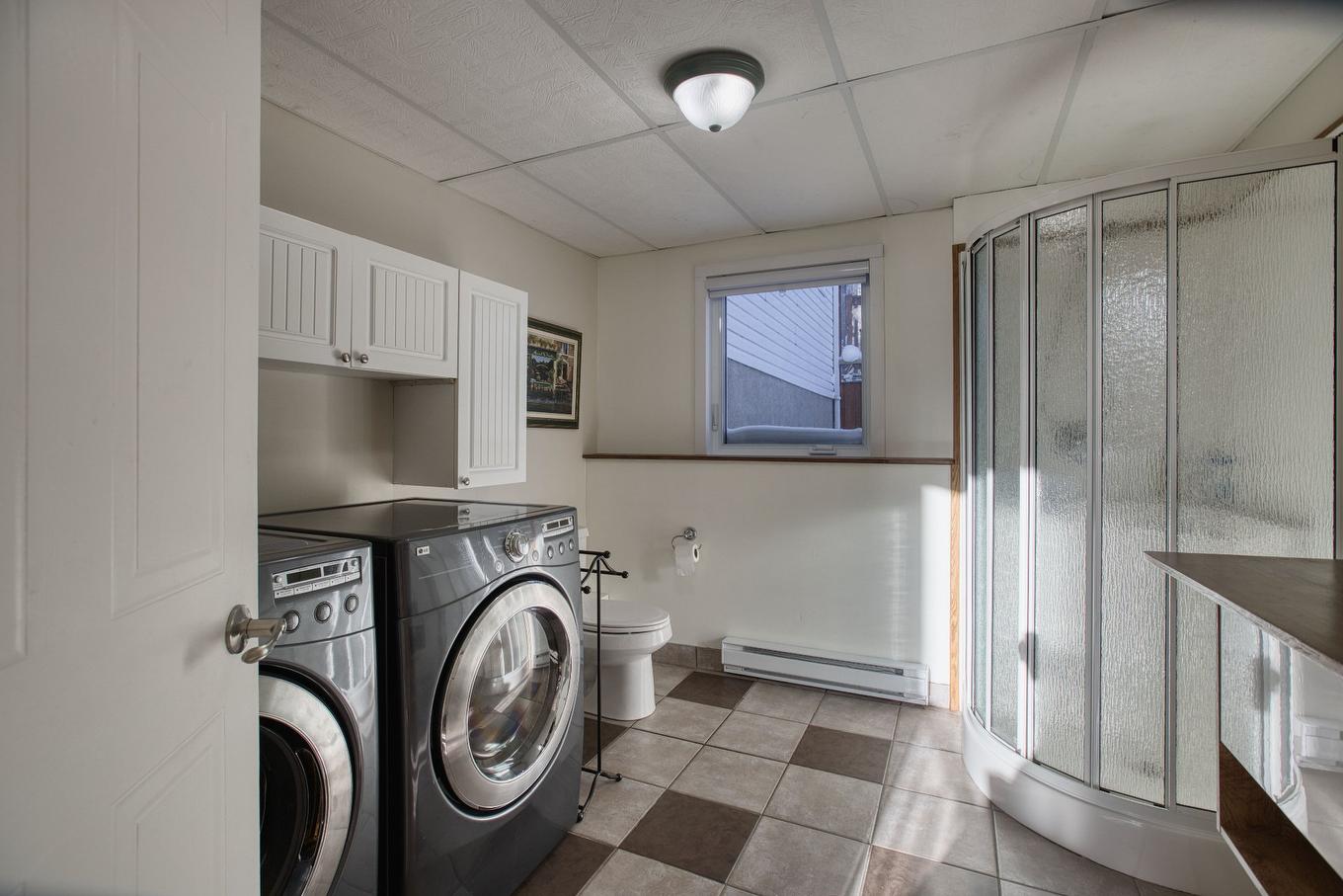 Salle de bains - 511 Rue Des Sous-Bois, Sainte-Agathe-Des-Monts, QC - Indoor Photo Showing Laundry Room