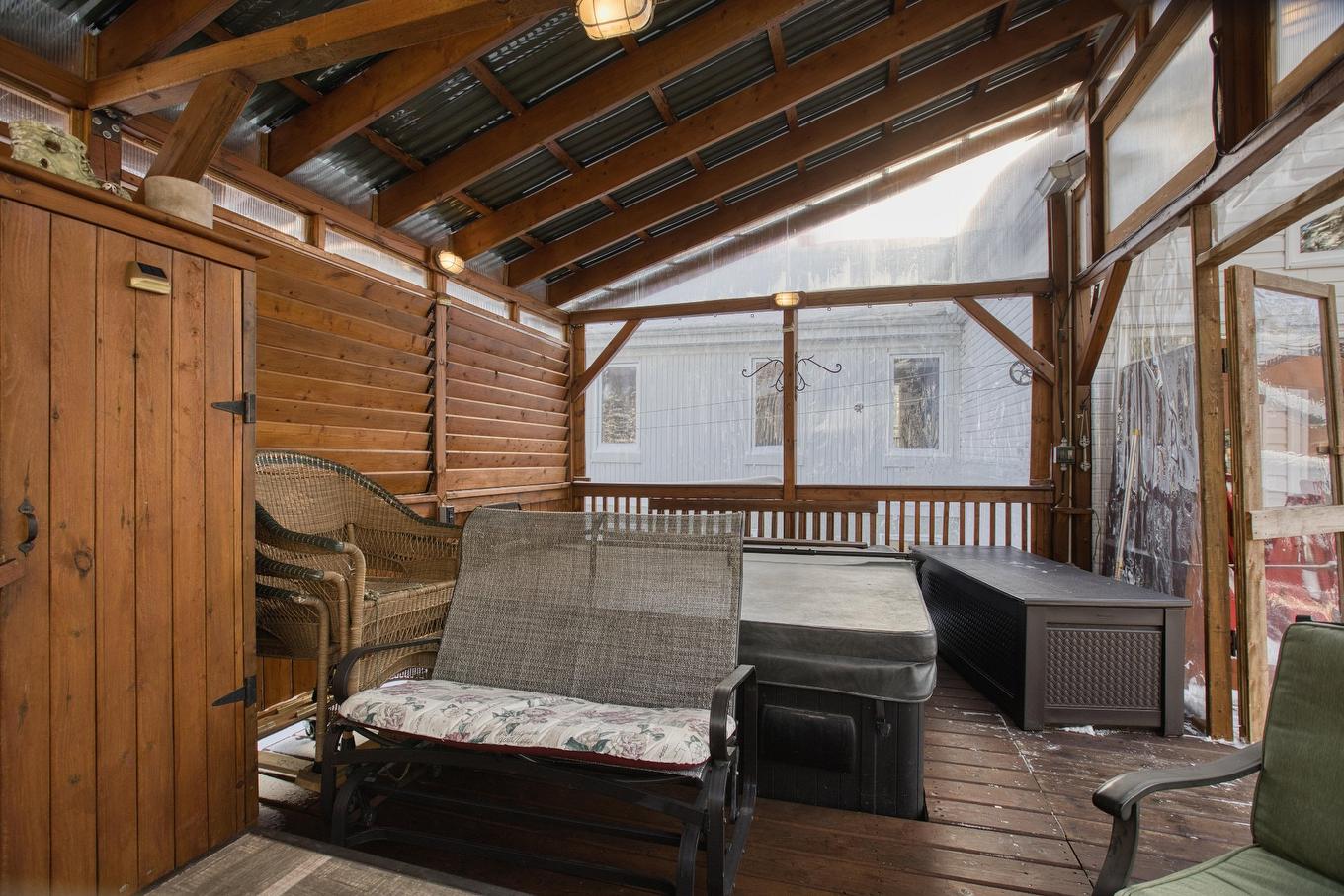 Véranda - 511 Rue Des Sous-Bois, Sainte-Agathe-Des-Monts, QC - Indoor