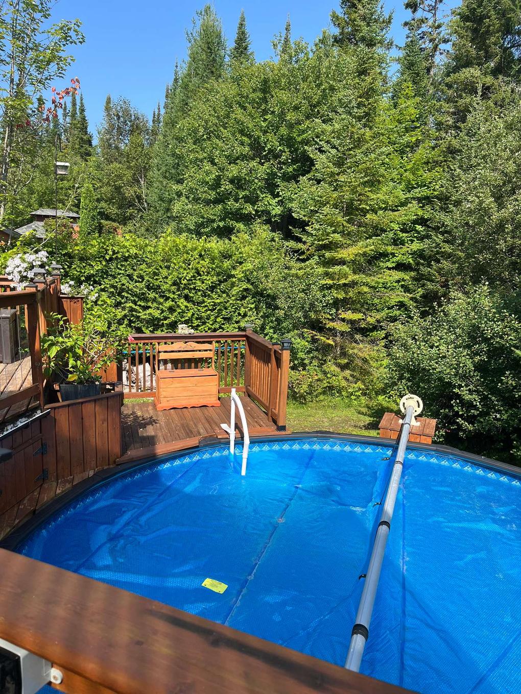 Piscine - 511 Rue Des Sous-Bois, Sainte-Agathe-Des-Monts, QC - Outdoor With Backyard