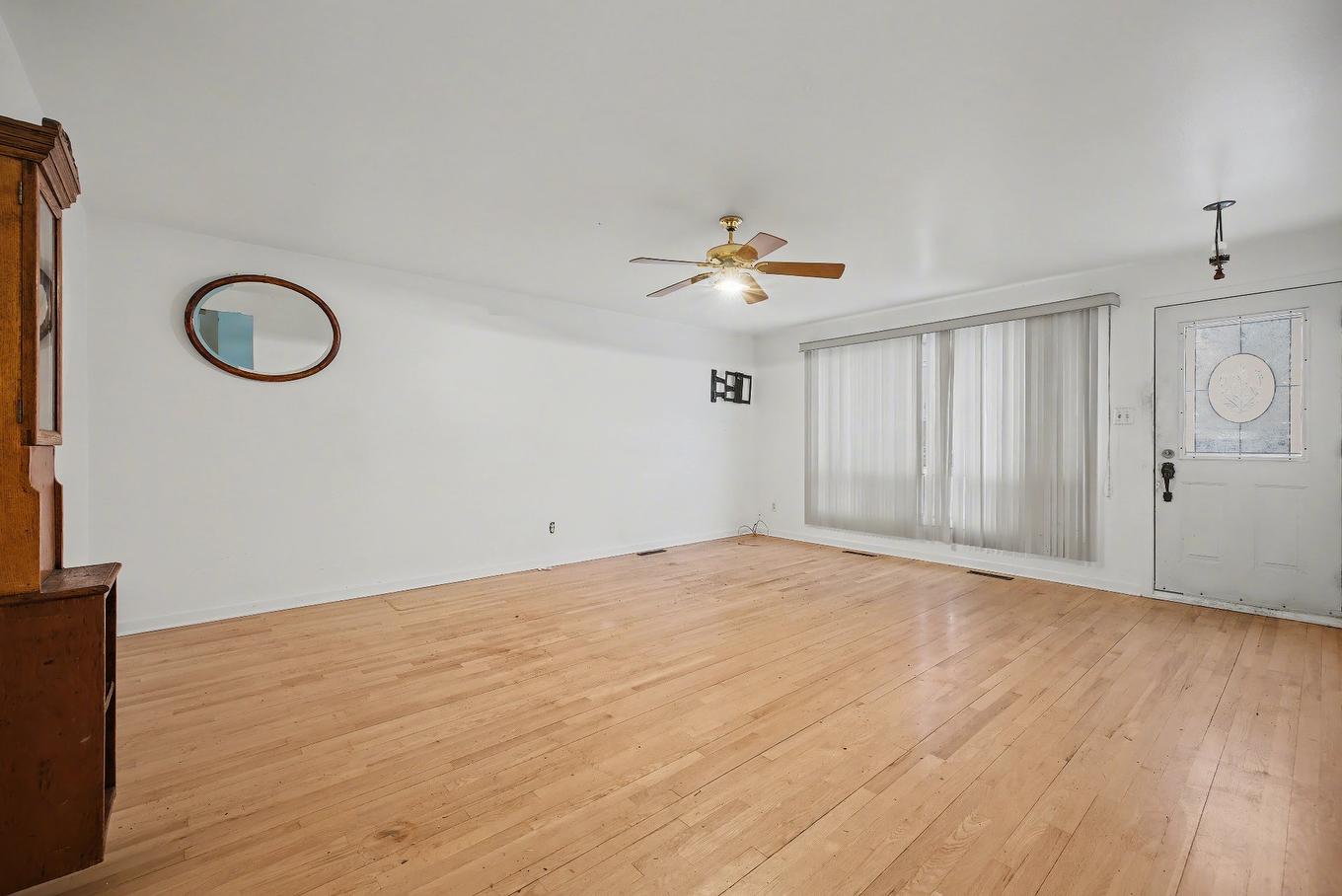 Salon - 245 Rue Brébeuf, Sainte-Catherine, QC - Indoor Photo Showing Other Room