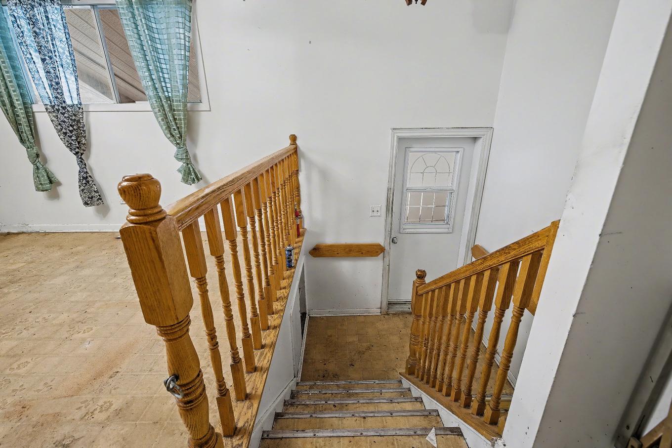 Escalier - 245 Rue Brébeuf, Sainte-Catherine, QC - Indoor Photo Showing Other Room