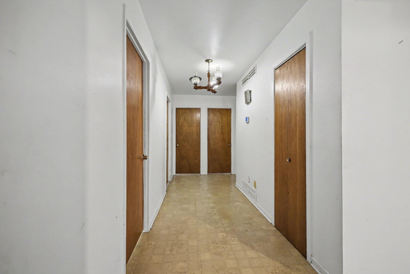 Corridor - 245 Rue Brébeuf, Sainte-Catherine, QC - Indoor Photo Showing Other Room