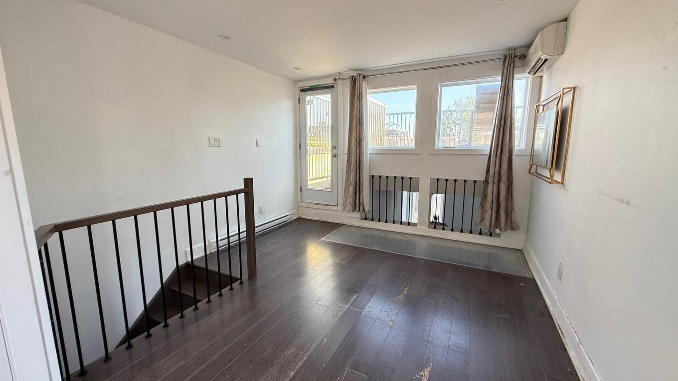 Bedroom - 9-1216 Rue St-Hubert, Montréal (Ville-Marie), QC - Indoor Photo Showing Other Room