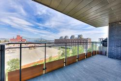 703-360 Rue Atateken Montréal (Ville-Marie), QC H2L 0H4