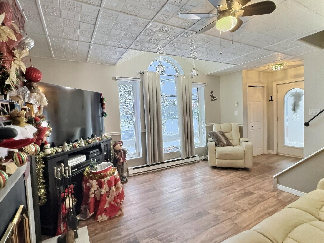 Living room - 22 Rue St-Isidore O., Laverlochère-Angliers, QC - Indoor