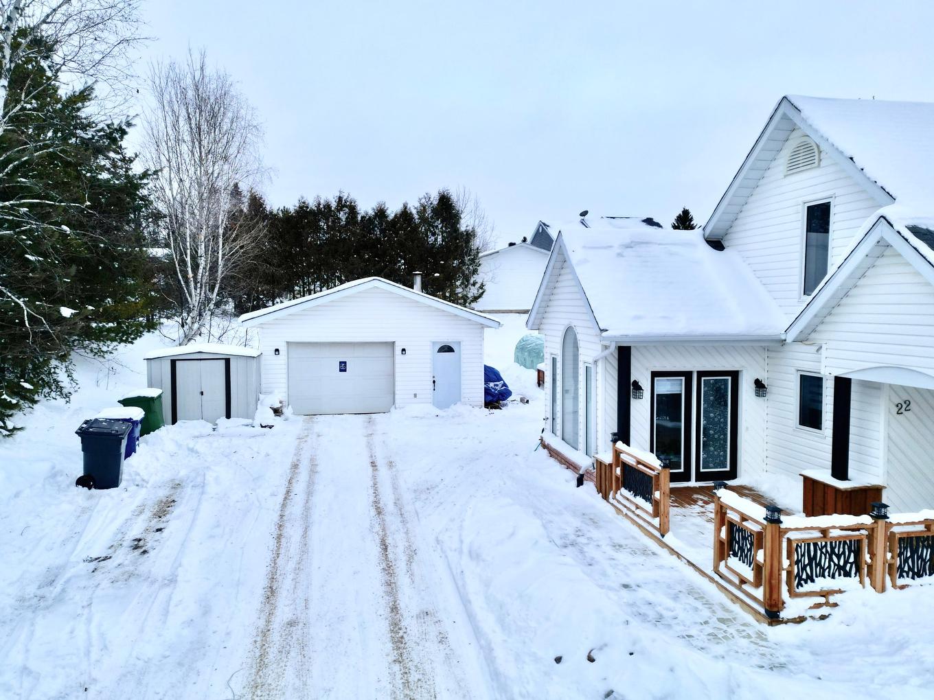 Garage - 22 Rue St-Isidore O., Laverlochère-Angliers, QC - Outdoor