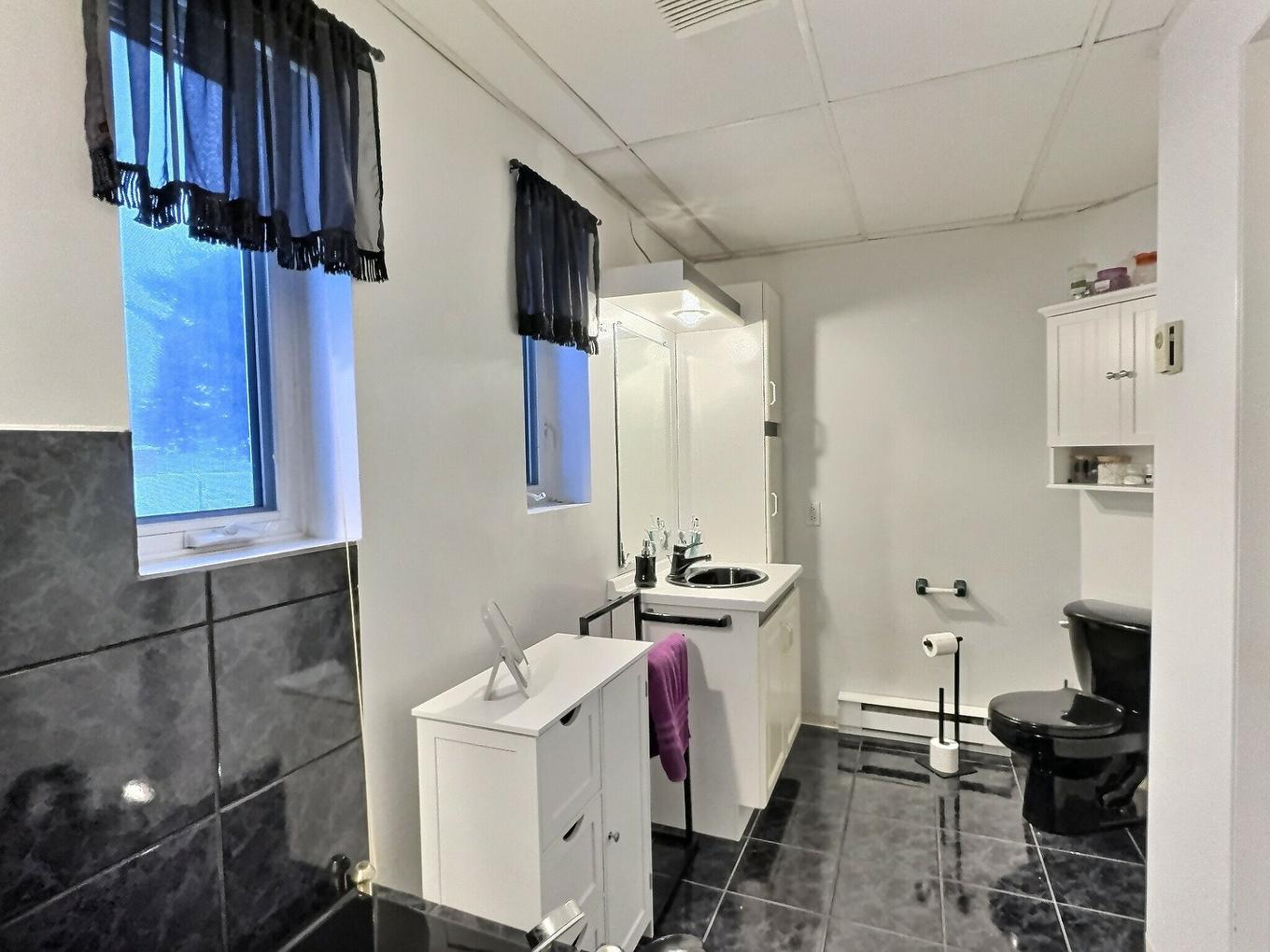 Bathroom - 22 Rue St-Isidore O., Laverlochère-Angliers, QC - Indoor