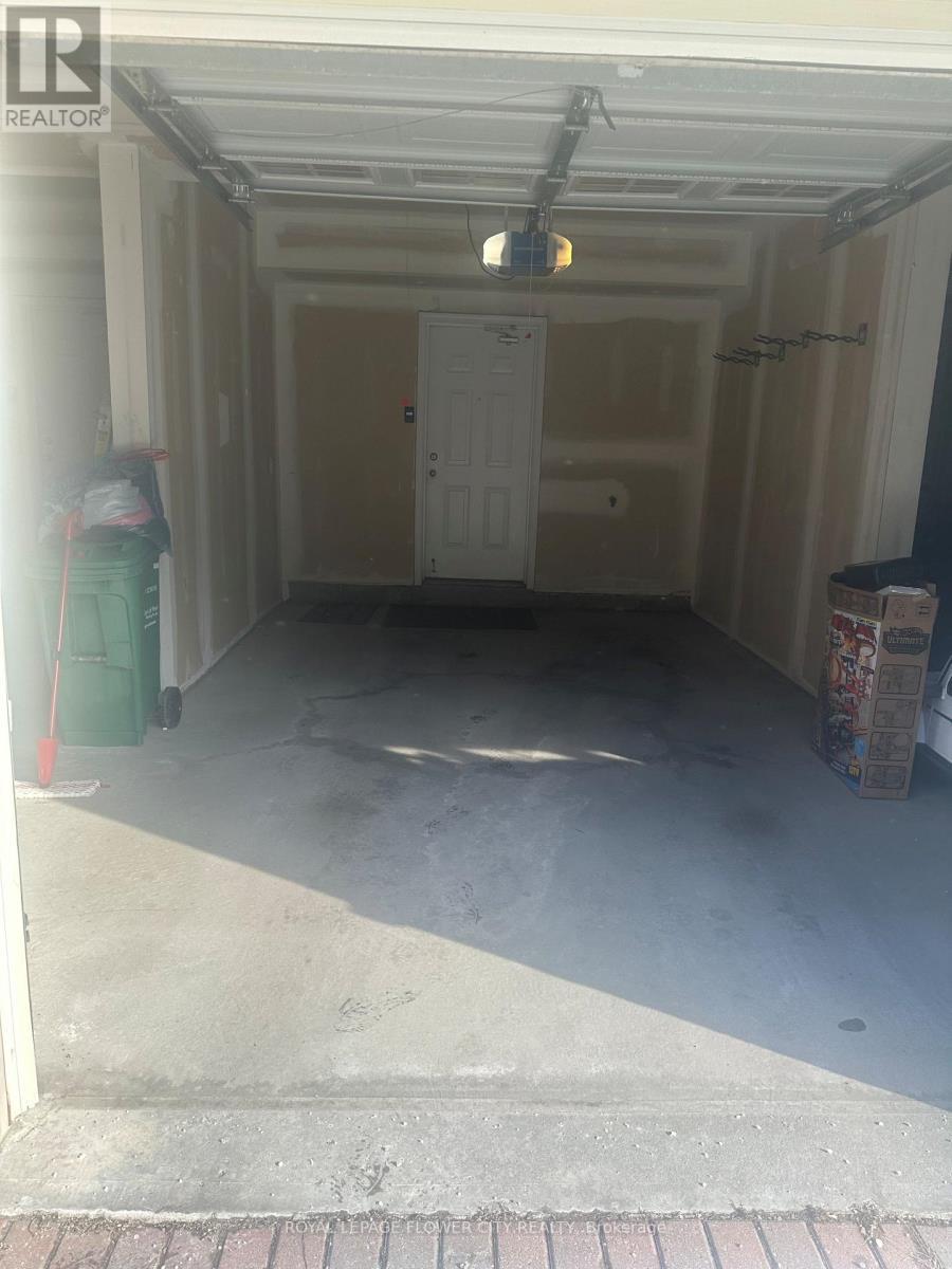 71 - 5650 Winston Churchill Boulevard, Mississauga, ON - Indoor Photo Showing Garage