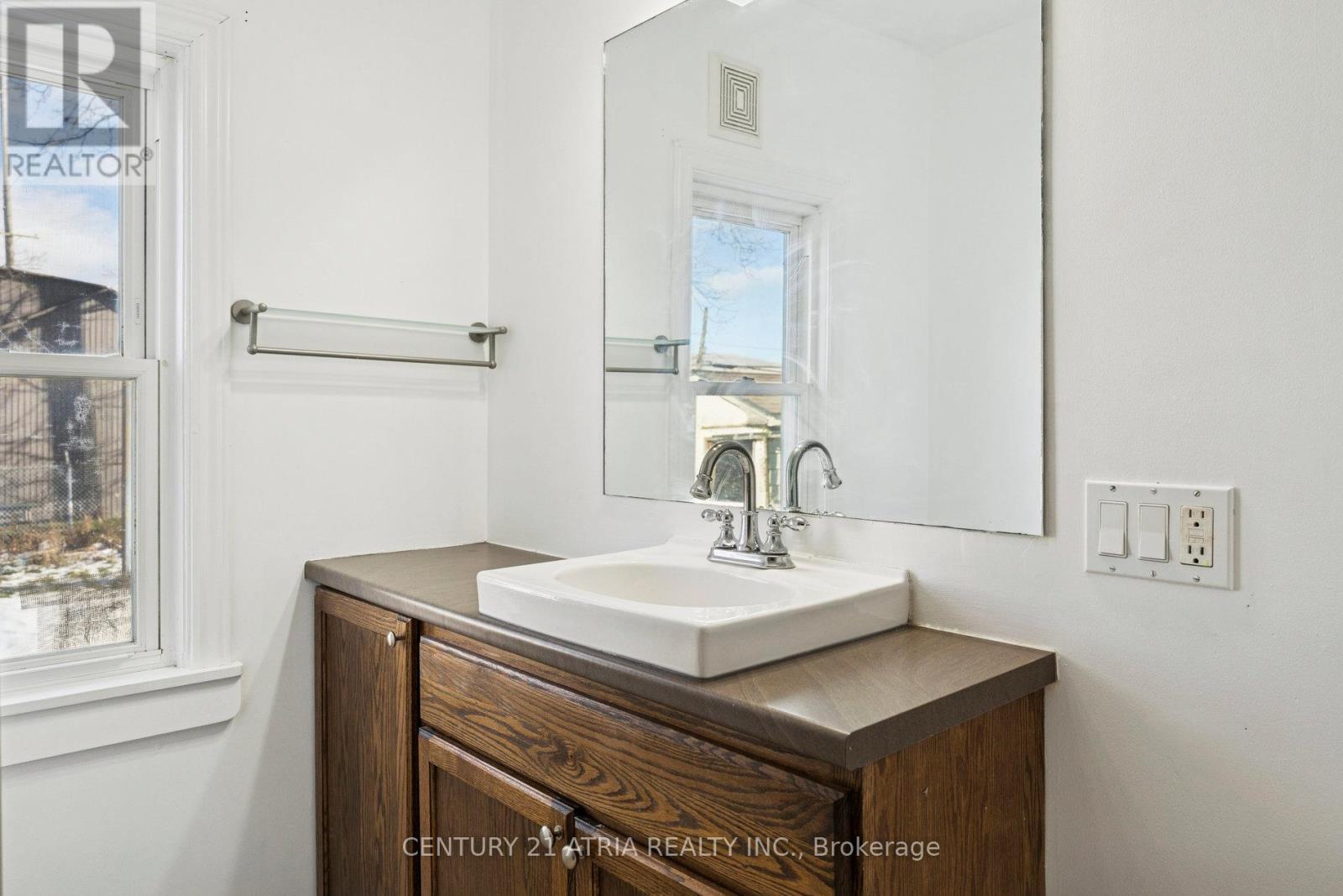 106 Burgar Street, Welland, ON - Indoor Photo Showing Bathroom