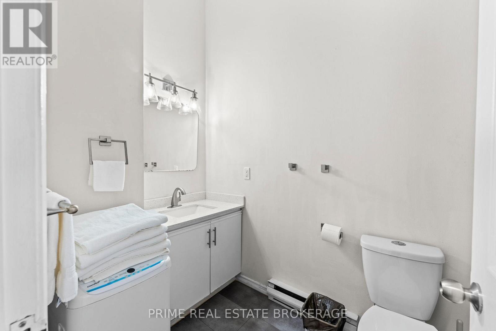 Unit 4 - 366 Richmond Street, London East (East K), ON - Indoor Photo Showing Bathroom