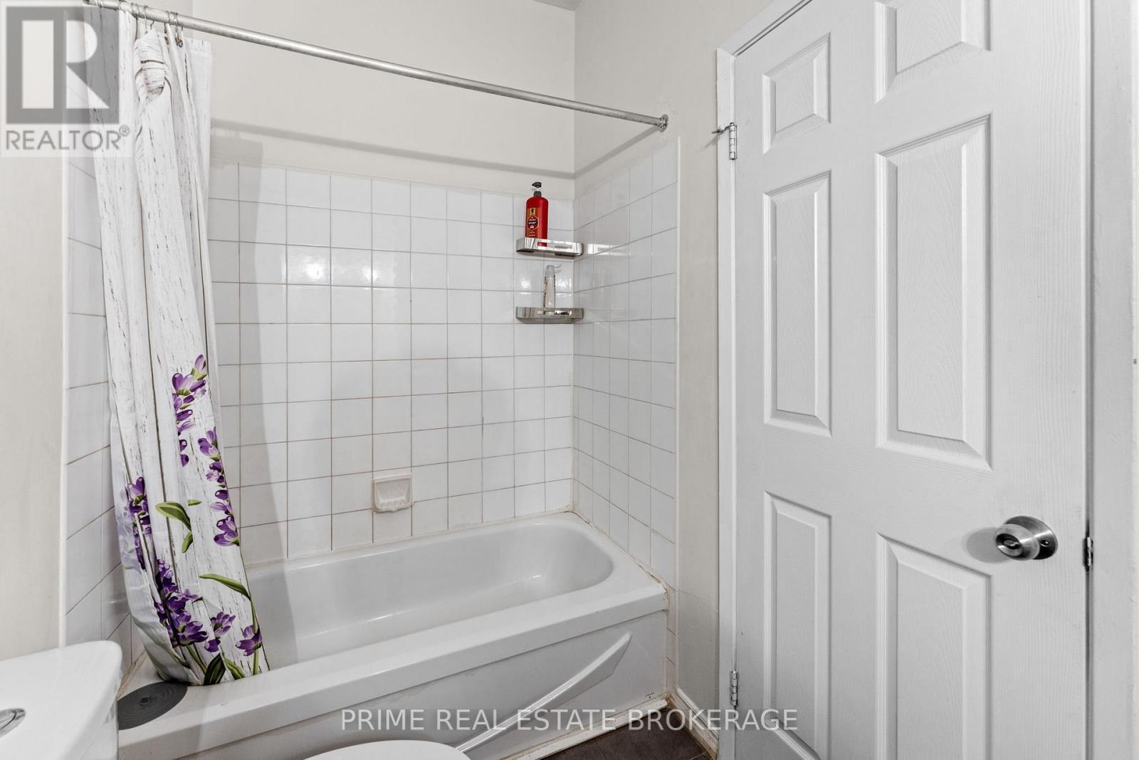 Unit 4 - 366 Richmond Street, London East (East K), ON - Indoor Photo Showing Bathroom