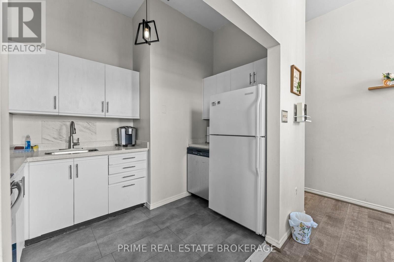 Unit 4 - 366 Richmond Street, London East (East K), ON - Indoor Photo Showing Kitchen