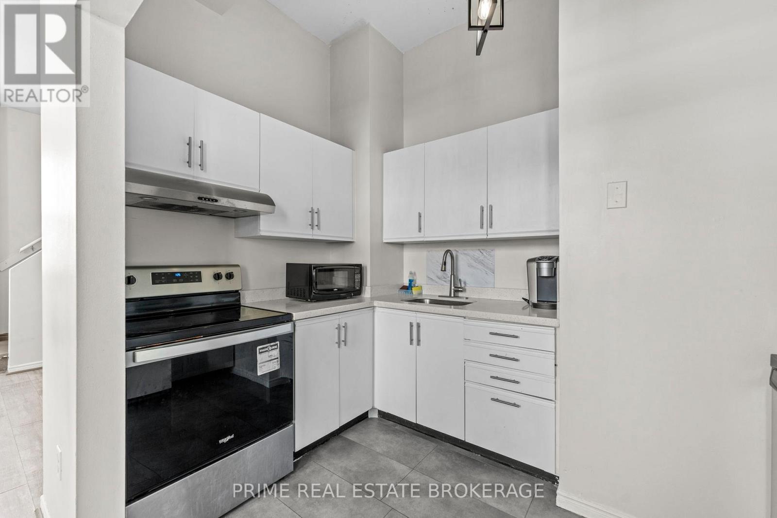 Unit 4 - 366 Richmond Street, London East (East K), ON - Indoor Photo Showing Kitchen