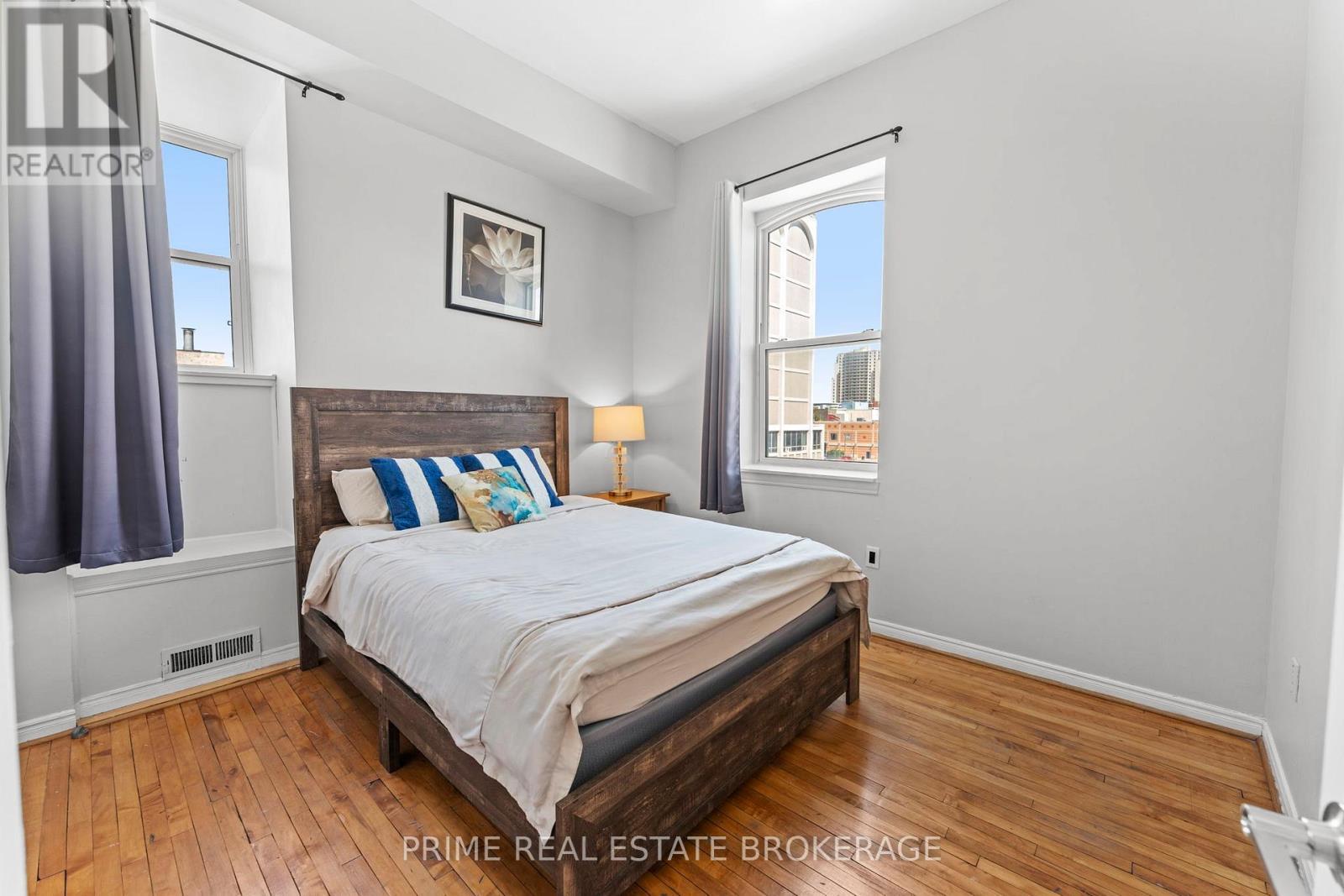 Unit 4 - 366 Richmond Street, London East (East K), ON - Indoor Photo Showing Bedroom