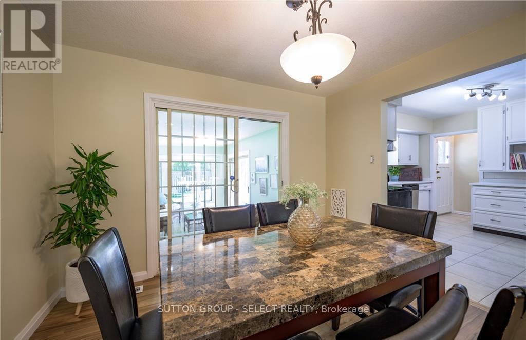 Upper - 6 Kirkton Court, London North (North H), ON - Indoor Photo Showing Dining Room