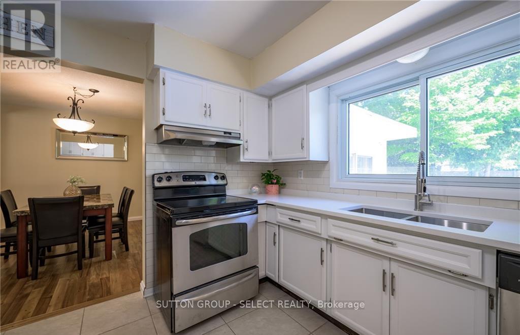 Upper - 6 Kirkton Court, London North (North H), ON - Indoor Photo Showing Kitchen