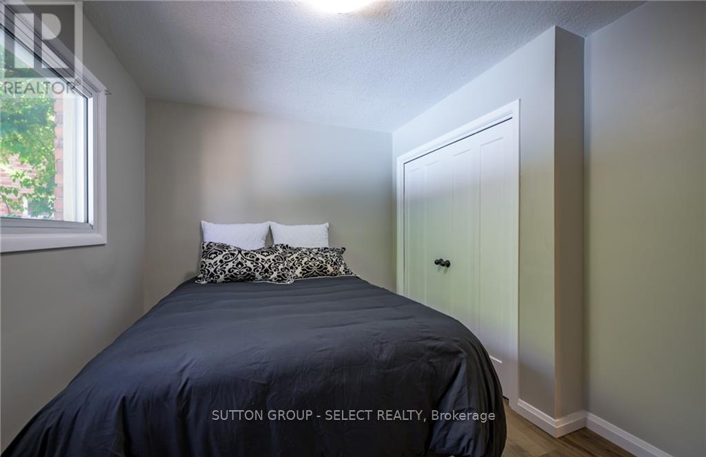 Upper - 6 Kirkton Court, London North (North H), ON - Indoor Photo Showing Bedroom