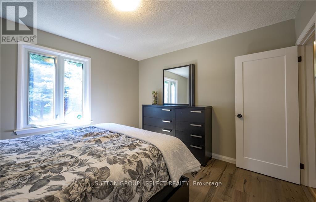 Upper - 6 Kirkton Court, London North (North H), ON - Indoor Photo Showing Bedroom