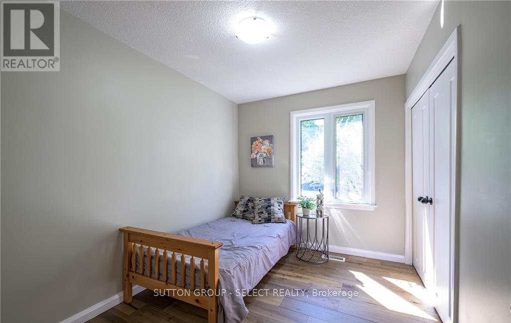 Upper - 6 Kirkton Court, London North (North H), ON - Indoor Photo Showing Bedroom
