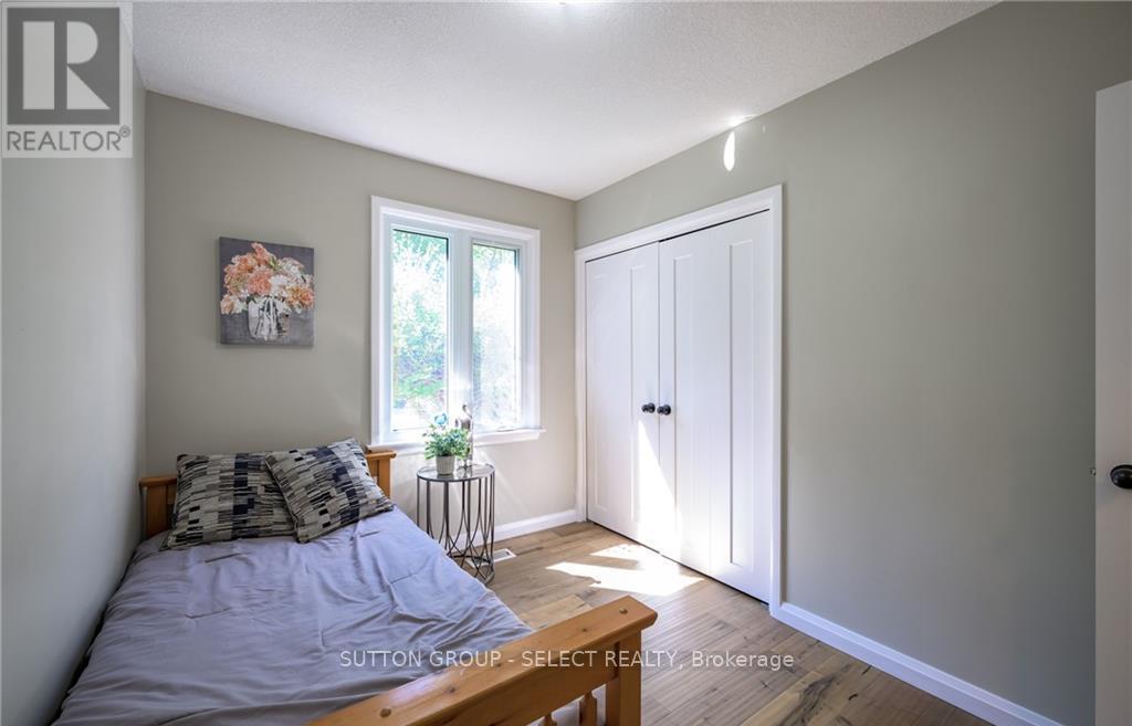Upper - 6 Kirkton Court, London North (North H), ON - Indoor Photo Showing Bedroom