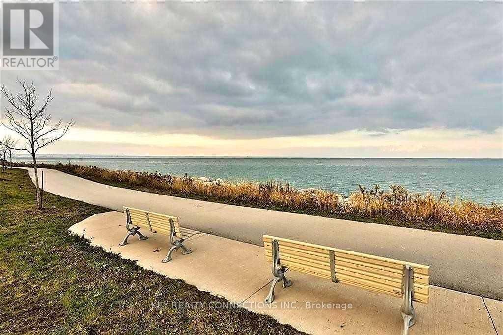 Walk and Bicycle Path - 225 - 101 Shoreview Place, Hamilton, ON - Outdoor With Body Of Water