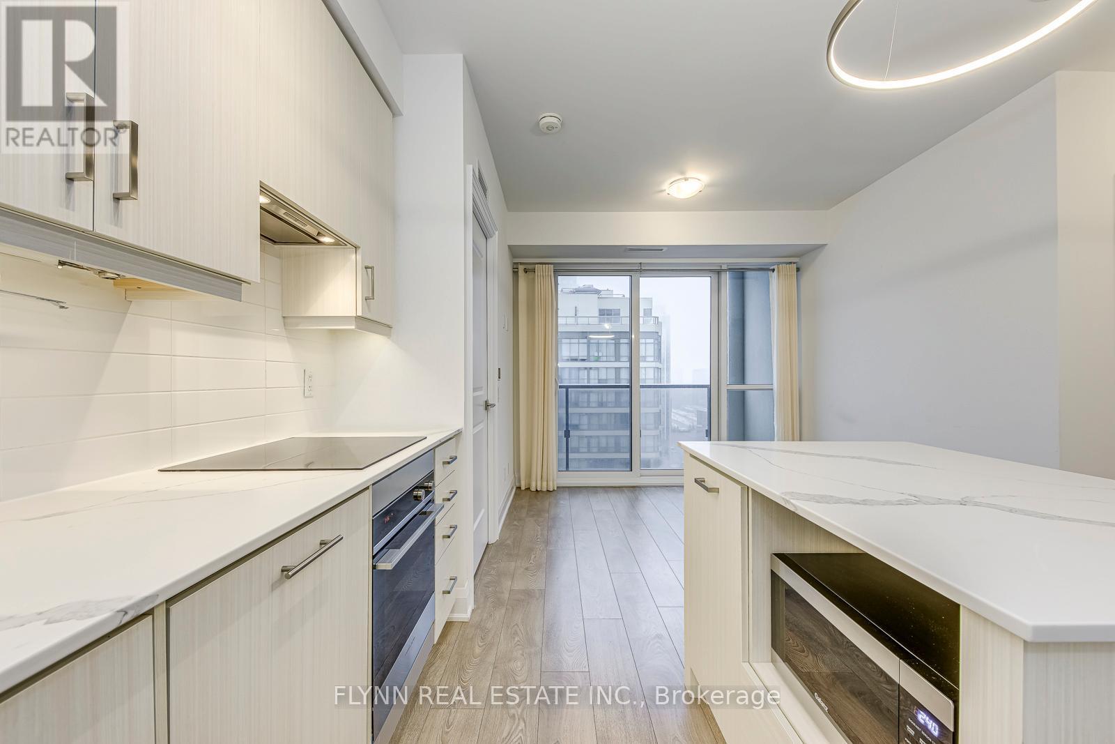 2001 - 36 Elm Drive W, Mississauga, ON - Indoor Photo Showing Kitchen With Upgraded Kitchen