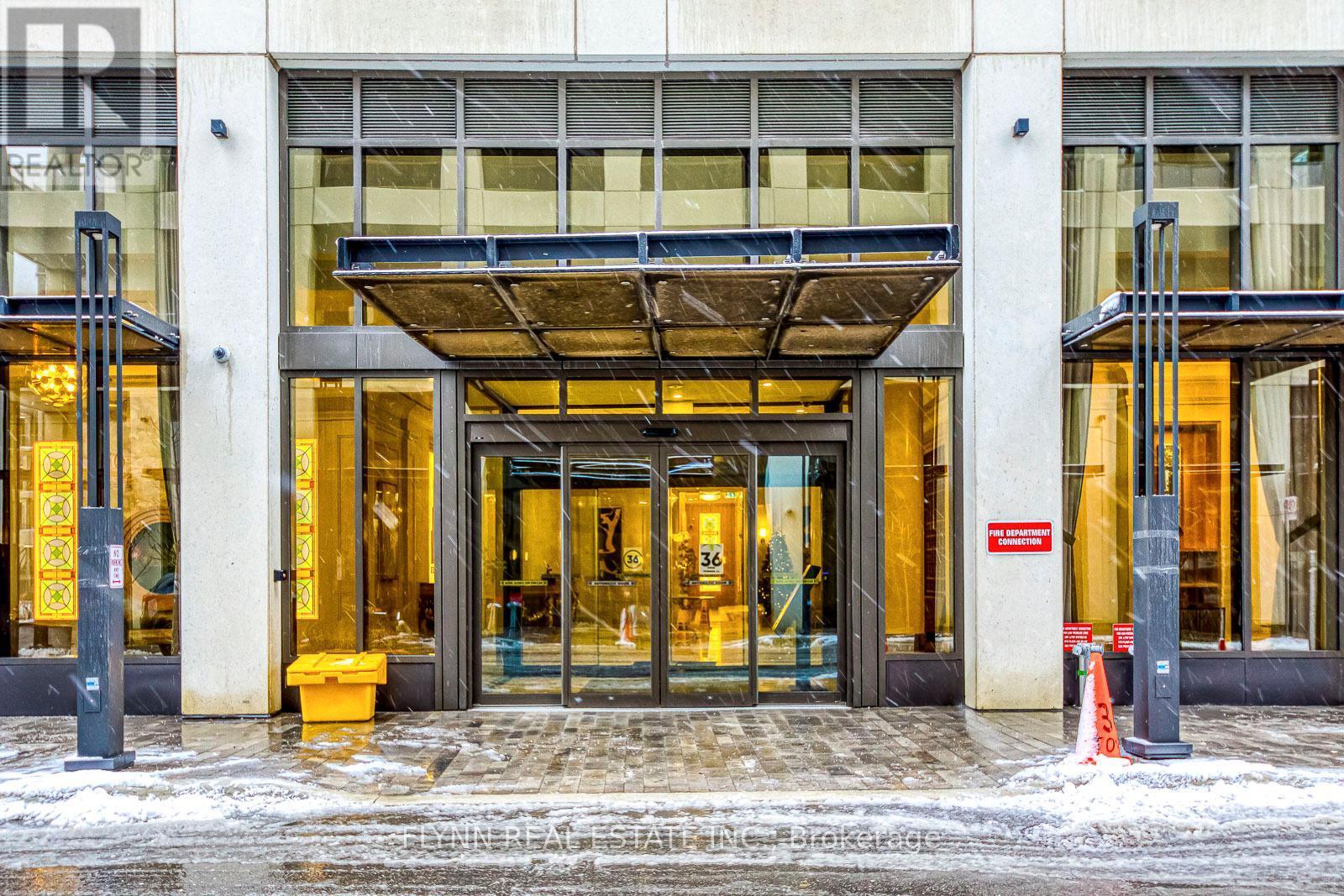 2001 - 36 Elm Drive W, Mississauga, ON - Outdoor