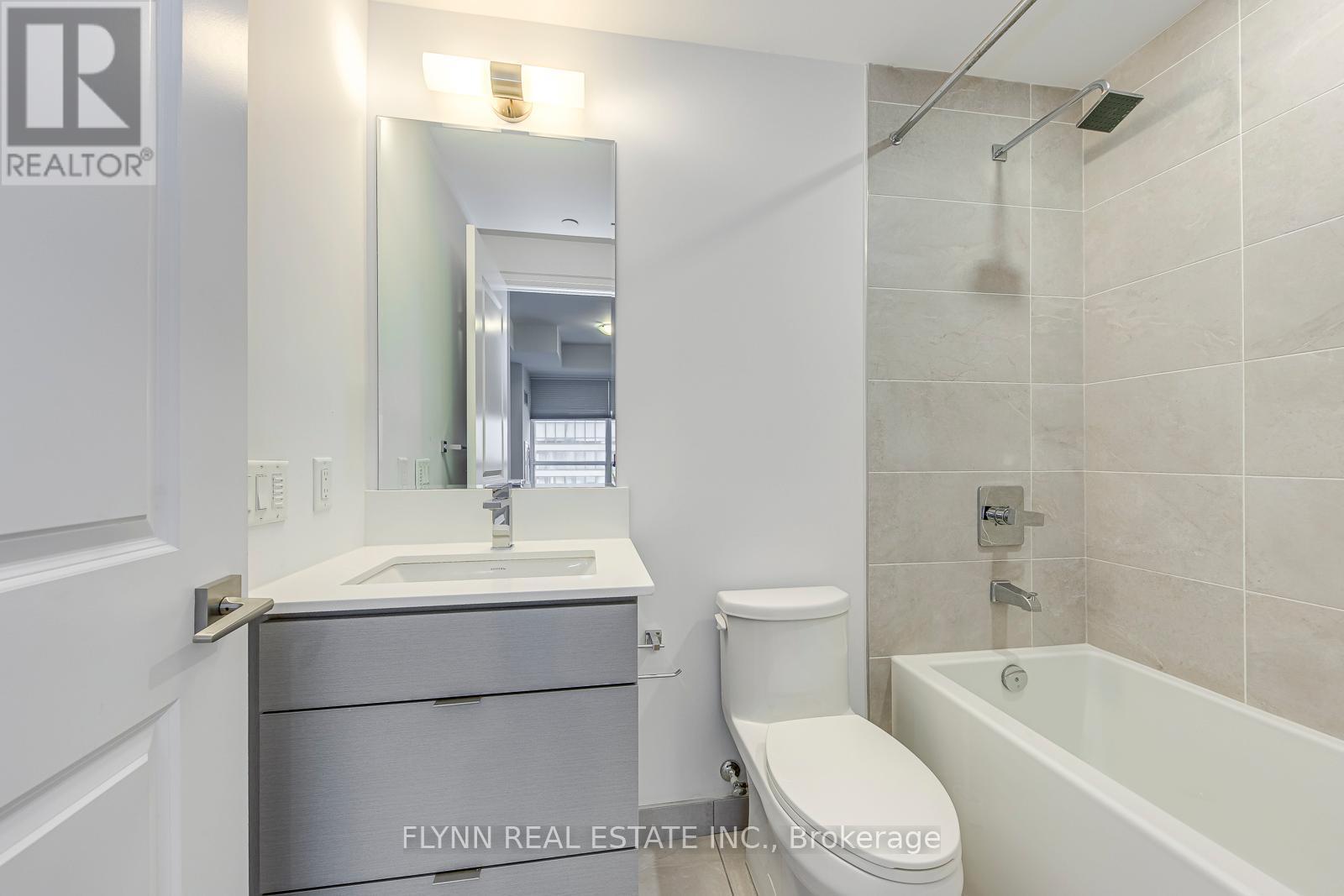 2001 - 36 Elm Drive W, Mississauga, ON - Indoor Photo Showing Bathroom