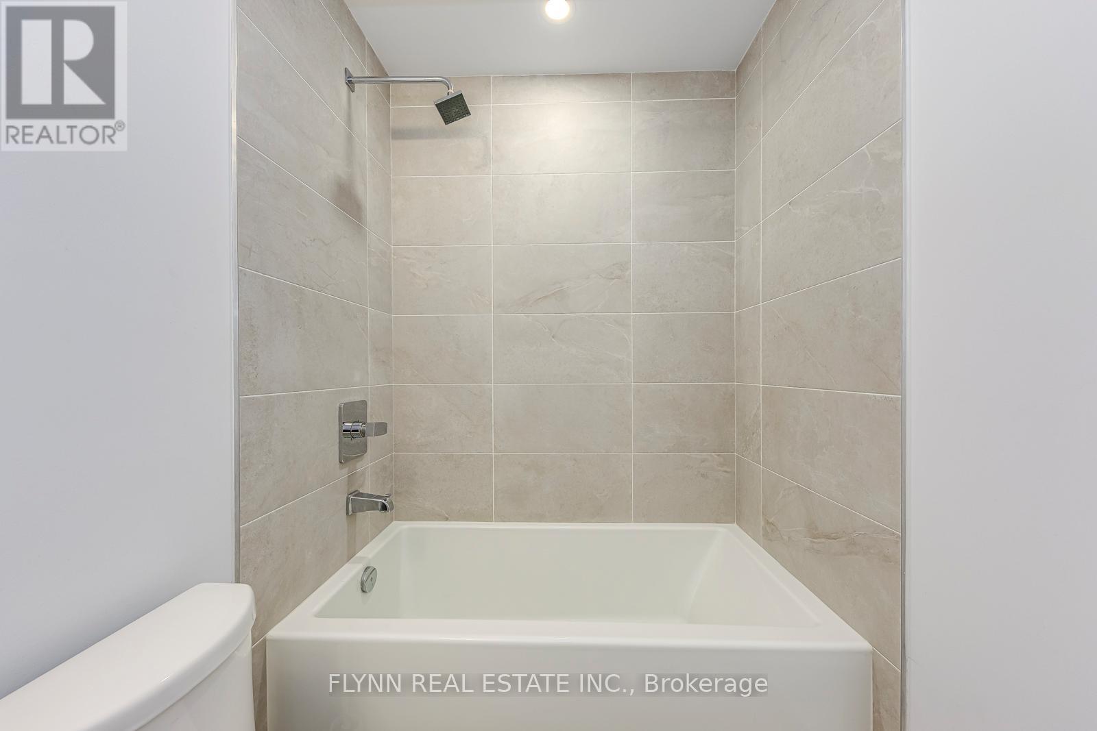 2001 - 36 Elm Drive W, Mississauga, ON - Indoor Photo Showing Bathroom