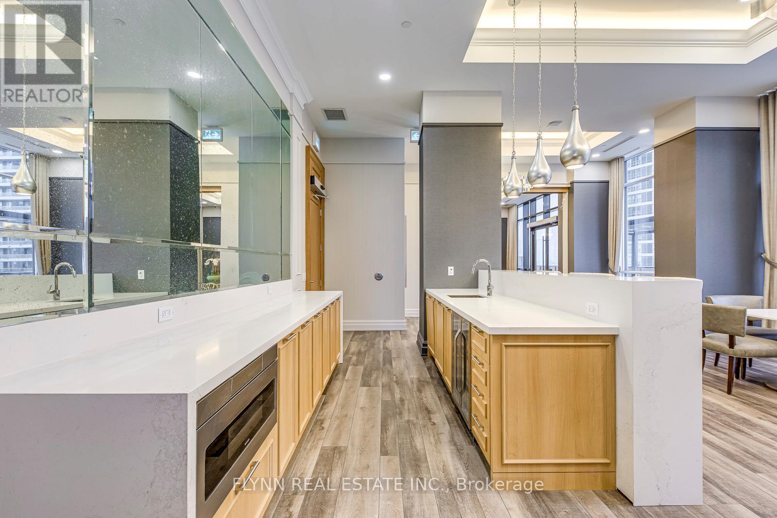 2001 - 36 Elm Drive W, Mississauga, ON - Indoor