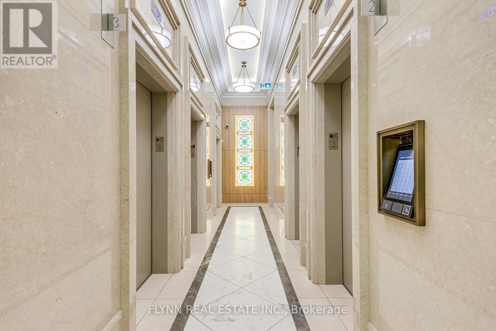 2001 - 36 Elm Drive W, Mississauga, ON - Indoor Photo Showing Other Room