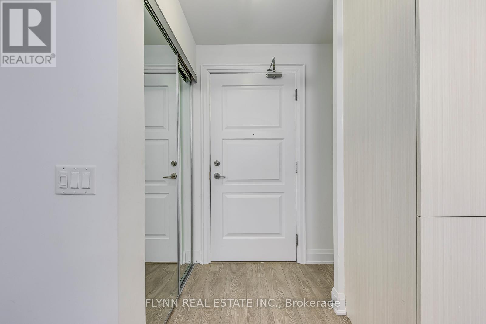 2001 - 36 Elm Drive W, Mississauga, ON - Indoor Photo Showing Other Room