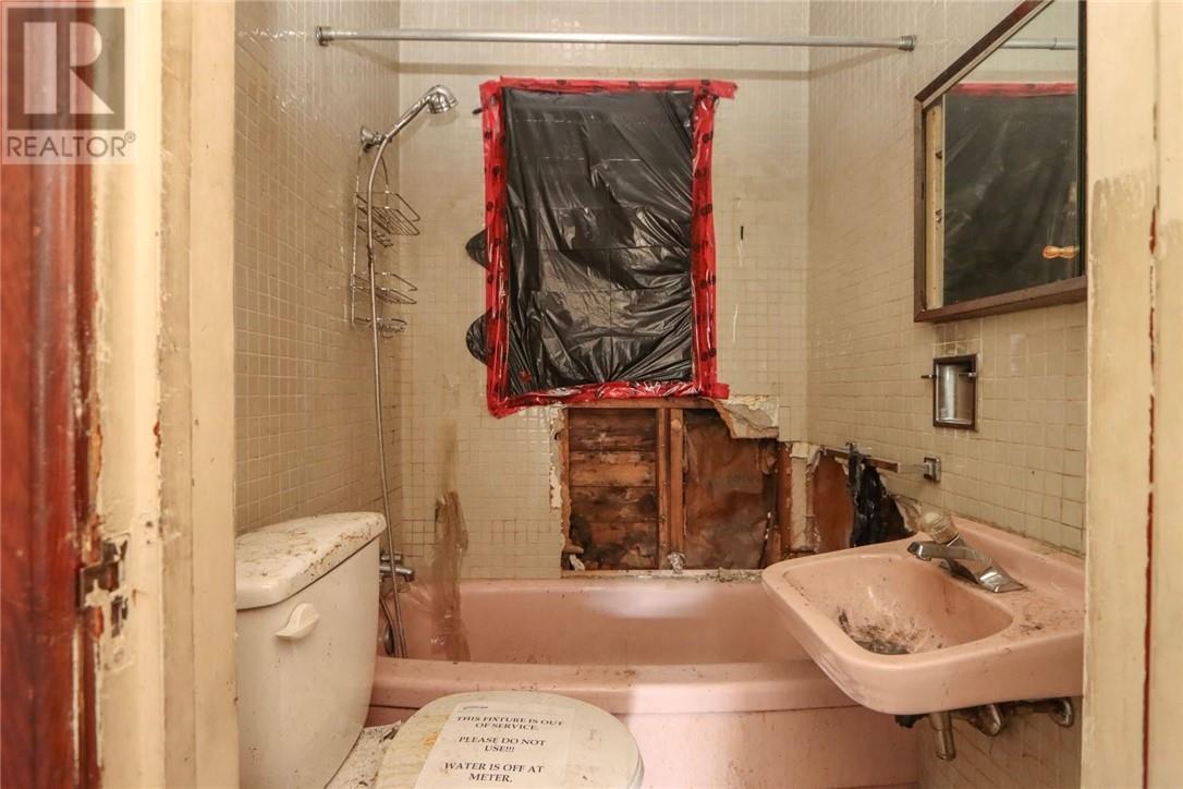 485 Lorne Street, Sudbury, ON - Indoor Photo Showing Bathroom