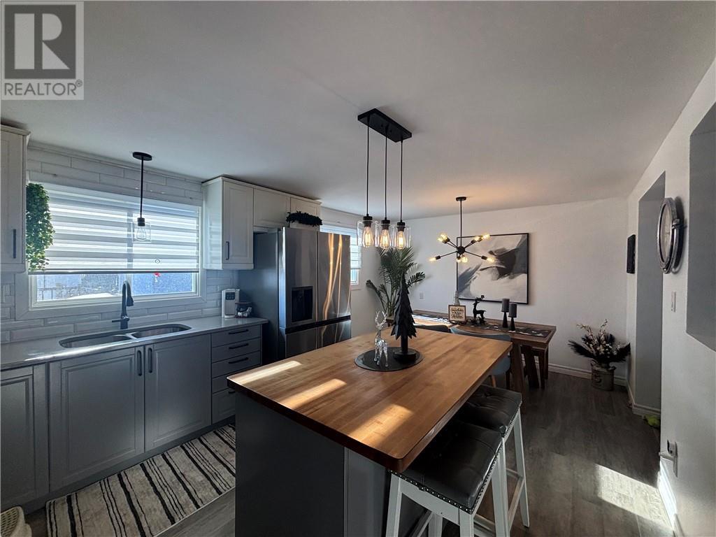 108 Armand Crescent, Chelmsford, ON - Indoor Photo Showing Kitchen With Double Sink