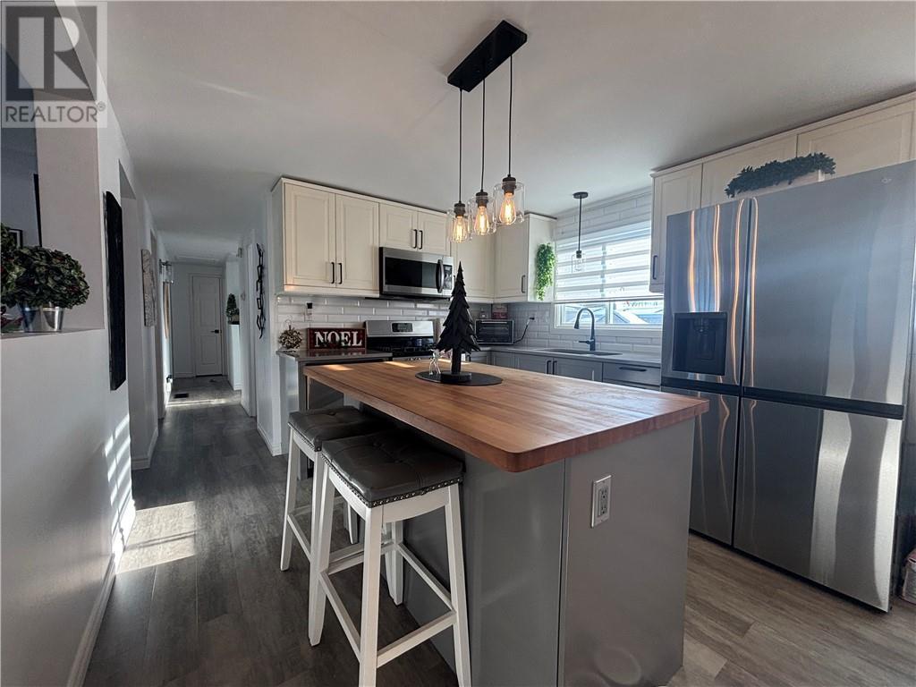 108 Armand Crescent, Chelmsford, ON - Indoor Photo Showing Kitchen
