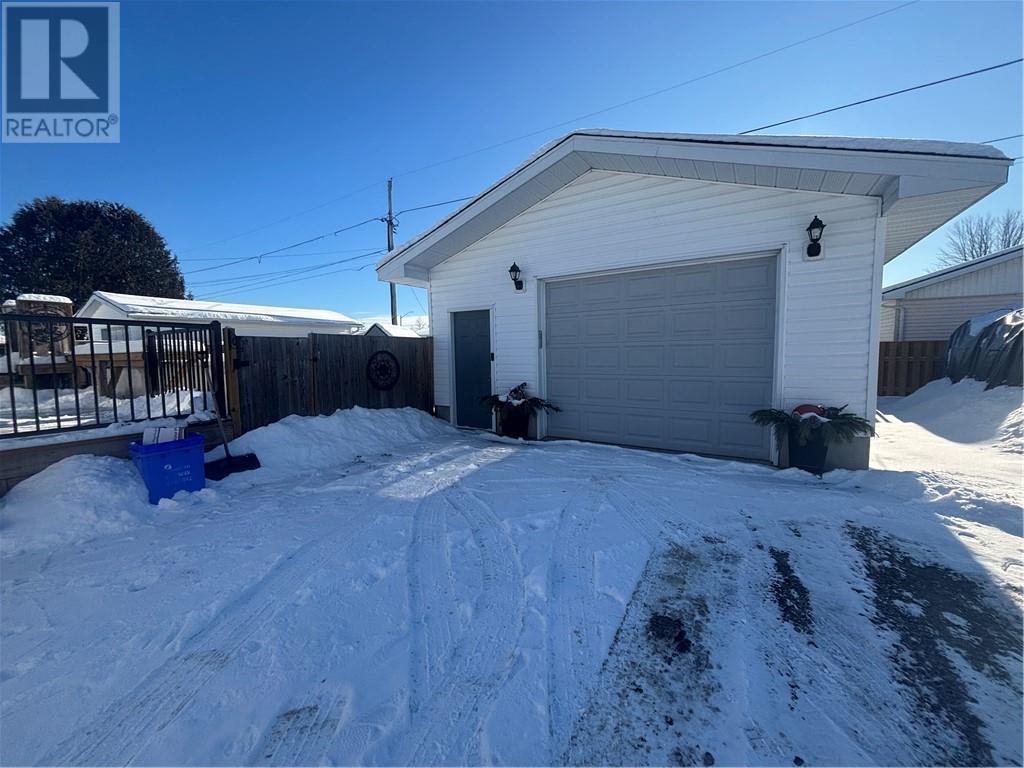 108 Armand Crescent, Chelmsford, ON - Outdoor