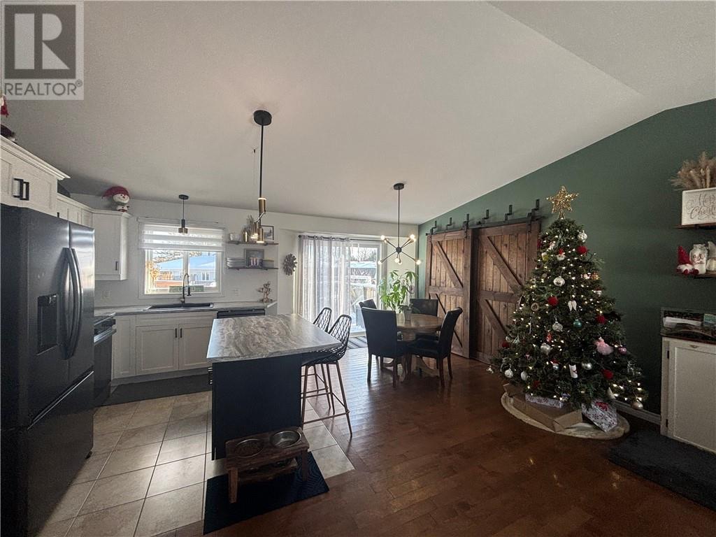3099 Anizette Street, Chelmsford, ON - Indoor Photo Showing Kitchen