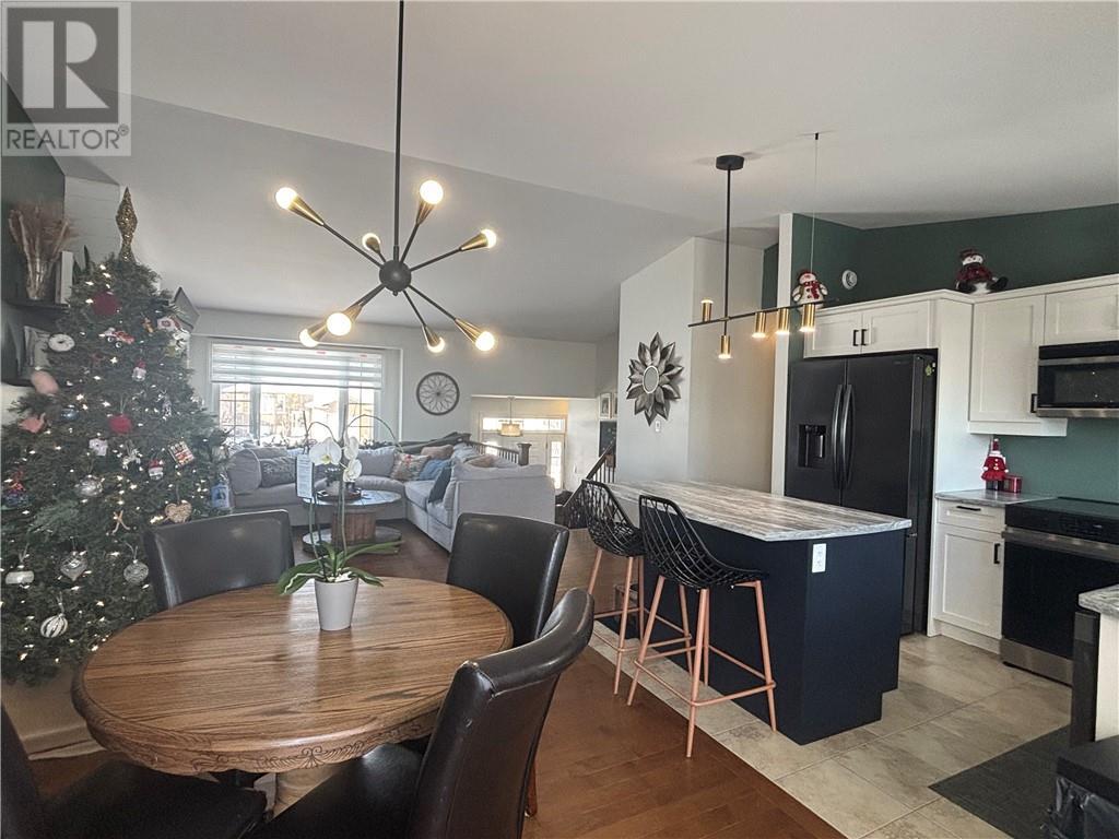 3099 Anizette Street, Chelmsford, ON - Indoor Photo Showing Dining Room
