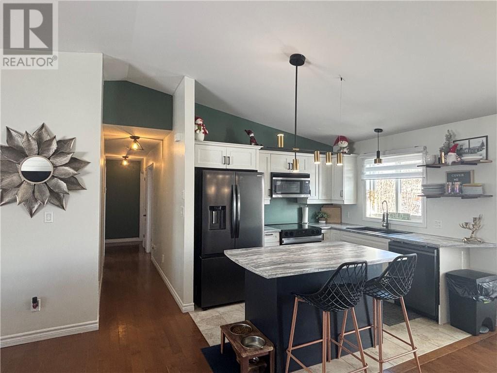 3099 Anizette Street, Chelmsford, ON - Indoor Photo Showing Kitchen With Upgraded Kitchen
