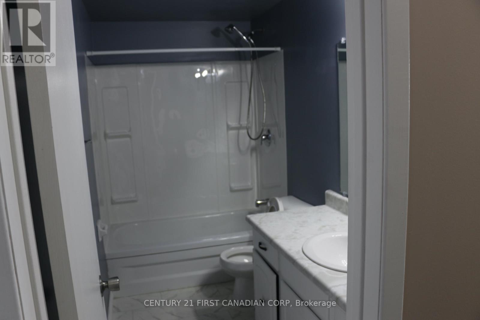 4 - 51 Sholto Drive, London South (South X), ON - Indoor Photo Showing Bathroom