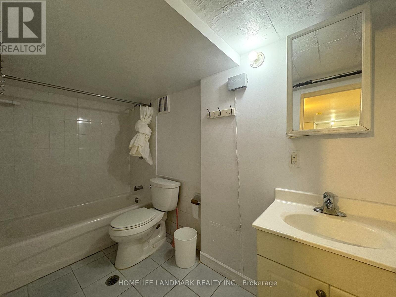 Basement N - 9 Lamont Avenue, Toronto, ON - Indoor Photo Showing Bathroom