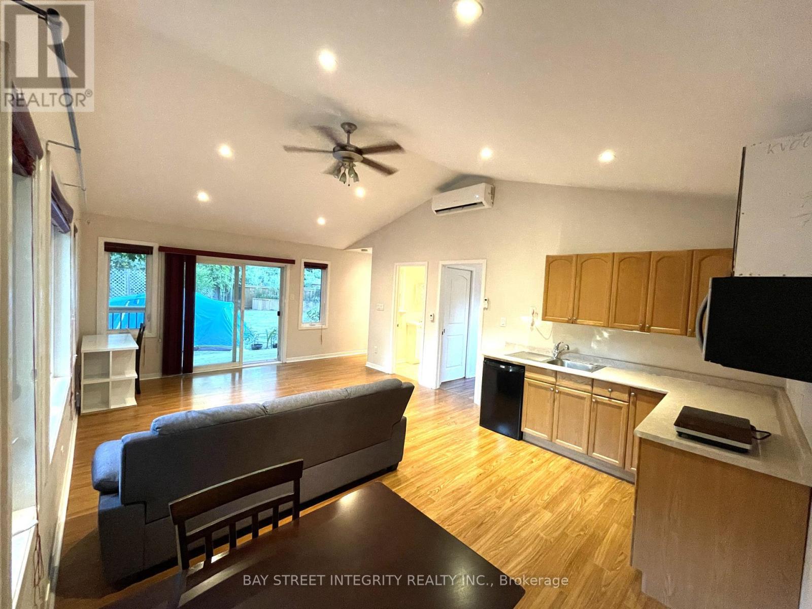 2 - 1339 Pinegrove Road, Oakville, ON - Indoor Photo Showing Kitchen
