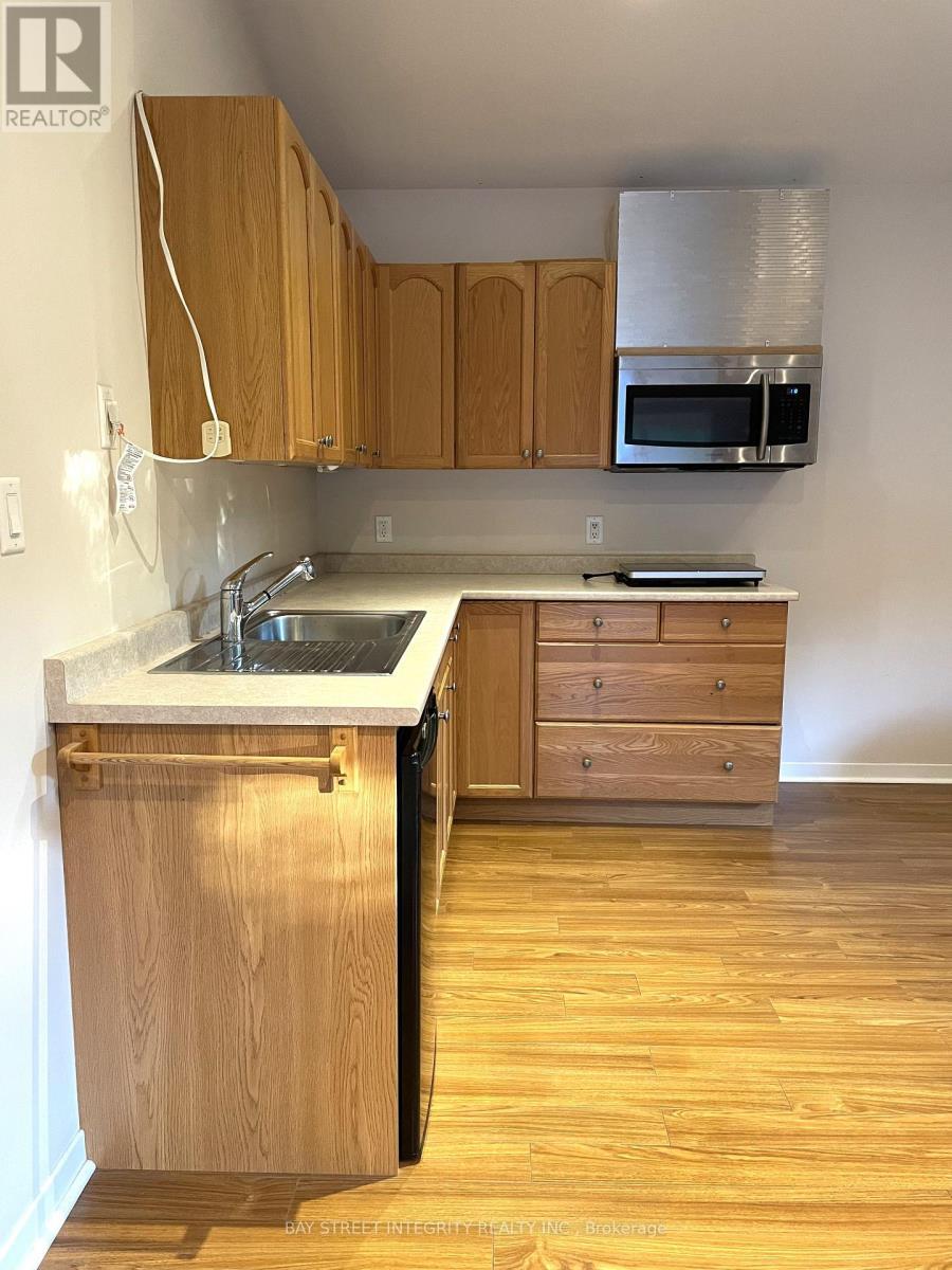 2 - 1339 Pinegrove Road, Oakville, ON - Indoor Photo Showing Kitchen