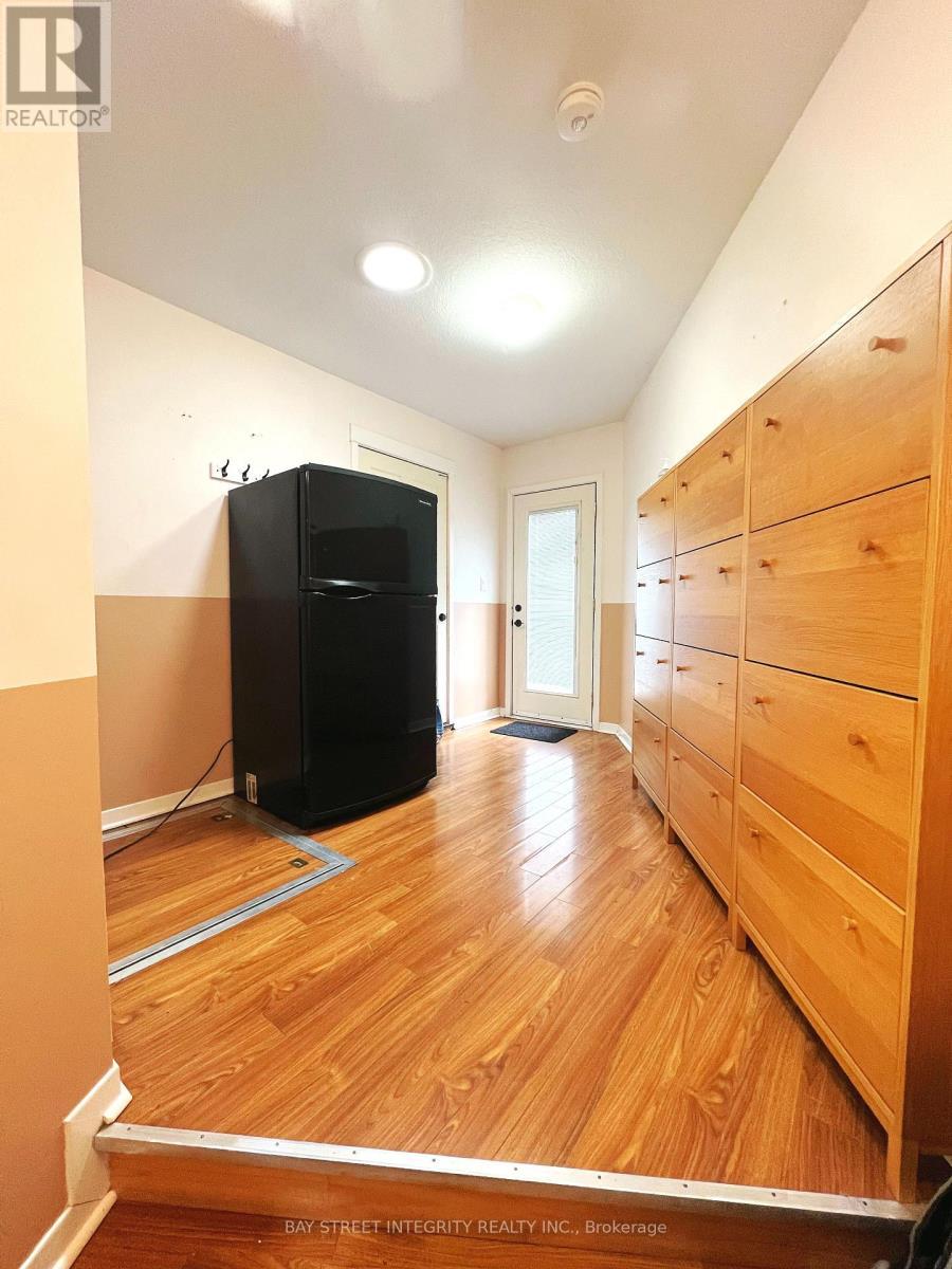 2 - 1339 Pinegrove Road, Oakville, ON - Indoor Photo Showing Other Room