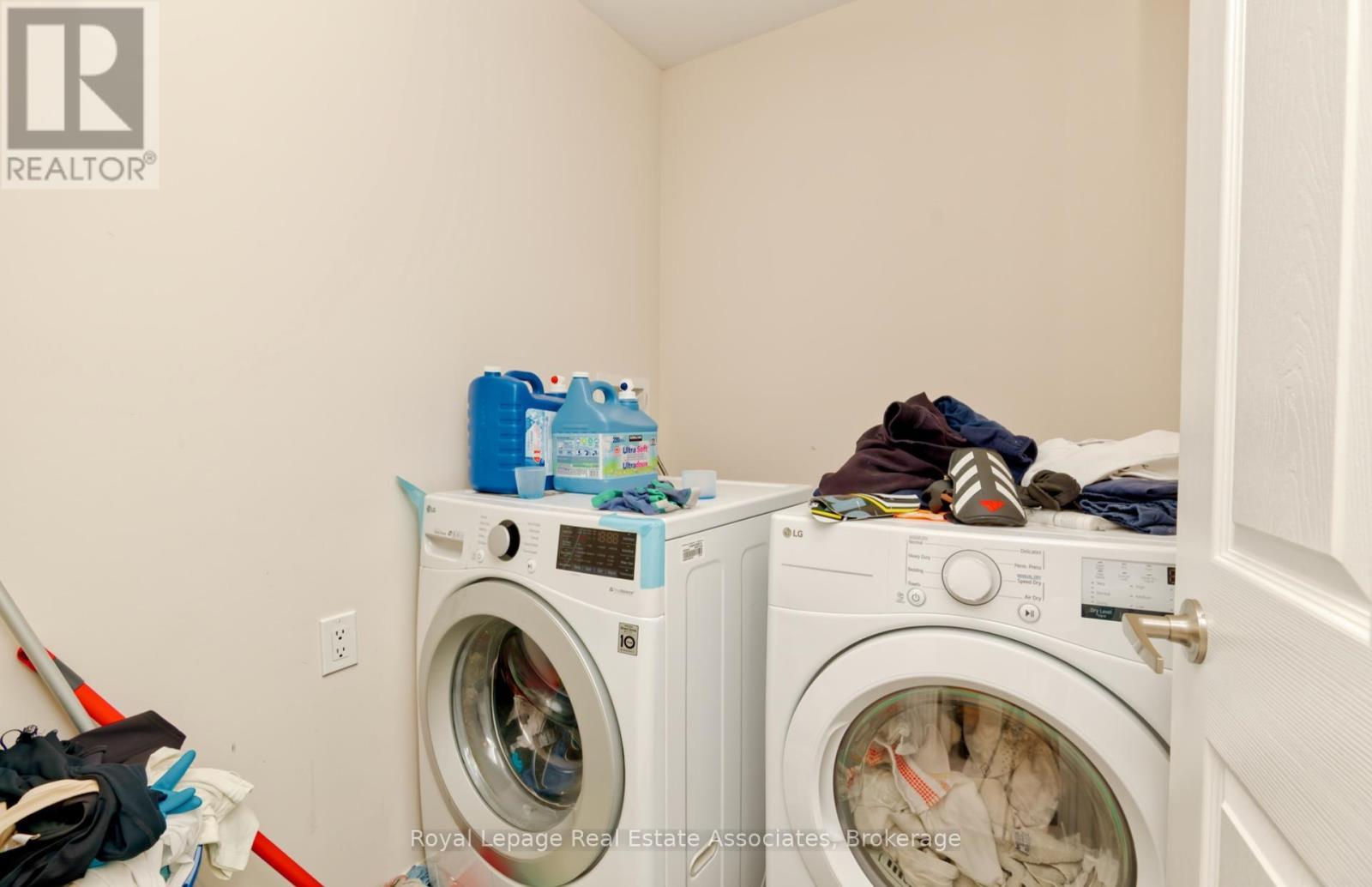 440 Dalhousie Gate, Milton, ON - Indoor Photo Showing Laundry Room