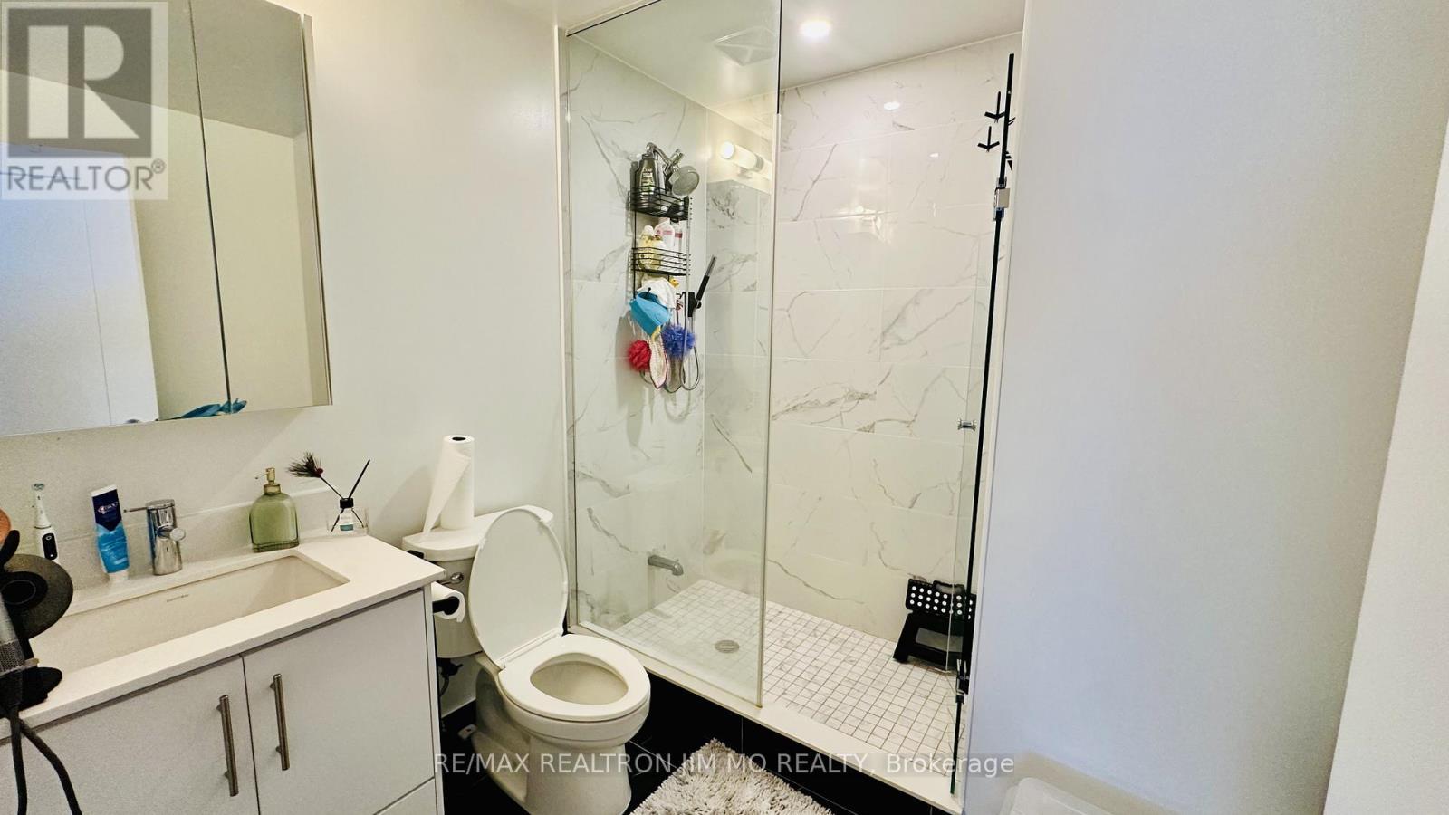 2506 - 105 Oneida Crescent, Richmond Hill, ON - Indoor Photo Showing Bathroom