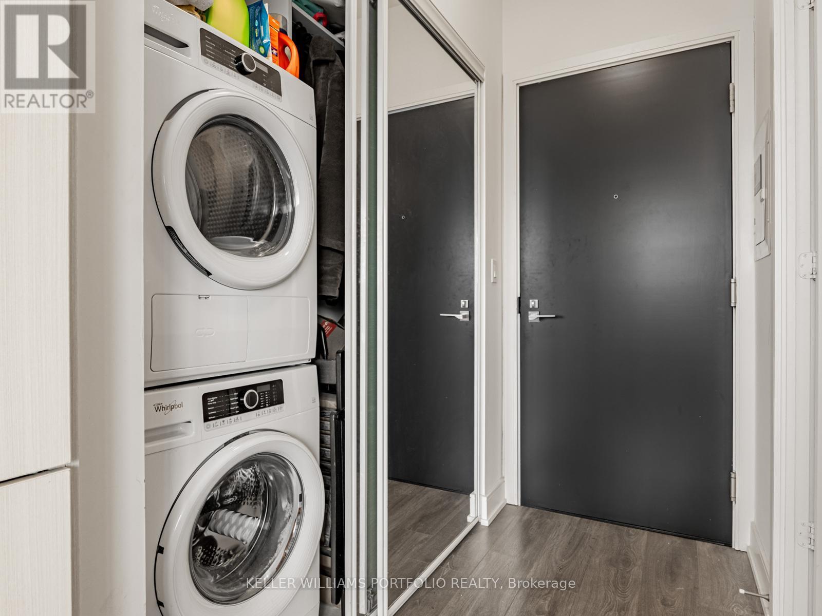 2501 - 89 Mcgill Street, Toronto, ON - Indoor Photo Showing Laundry Room